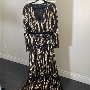 Elegant Black and Gold Sequin Dress